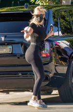 KHLOE KARDASHIAN Out and About in Woodland Hills 09/13/2021