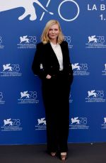 KIRSTEN DUNST at The Power of the Dog Photocall at 2021 Venice Film Festival 09/02/2021