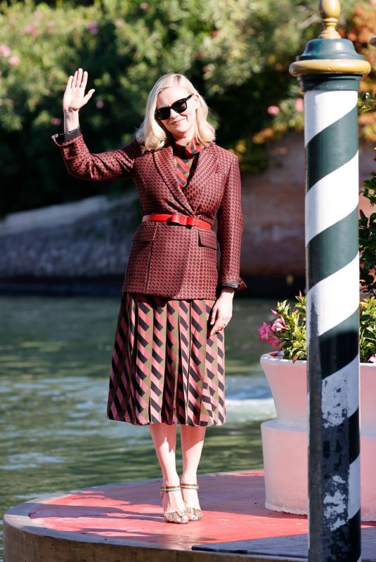 KIRSTEN DUSNT Aarrives at 78th Venice Film Festival Opening Day 09/01/2021