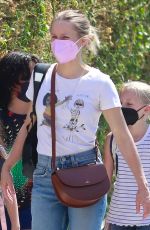 KRISTEN BELL Chatting with Friends Out in Los Angeles 09/08/2021