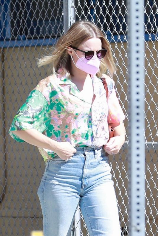 KRISTEN BELL Out Shopping in Los Angeles 09/14/2021
