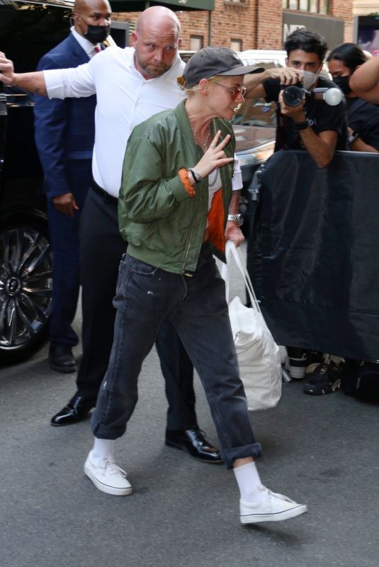 KRISTEN STEWART Arrives at Carlyle Hotel in New York 09/13/2021