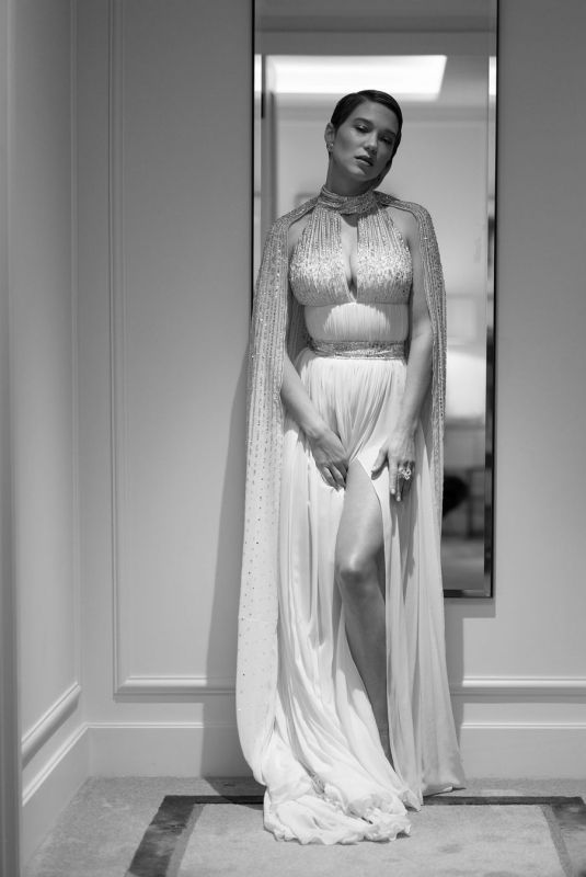 LEA SEYDOUX - No Time To Die Premiere Photoshoot, September 2021