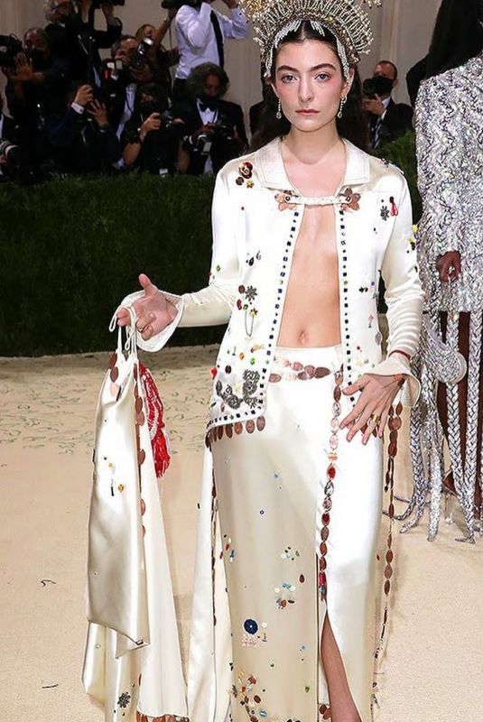 LORDE at 2021 Met Gala in New York 09/13/2021