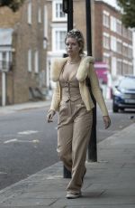 LOTTIE MOSS Out and About in Notting Hill in London 09/01/2021