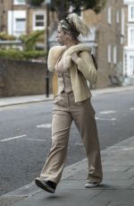 LOTTIE MOSS Out and About in Notting Hill in London 09/01/2021