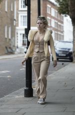 LOTTIE MOSS Out and About in Notting Hill in London 09/01/2021