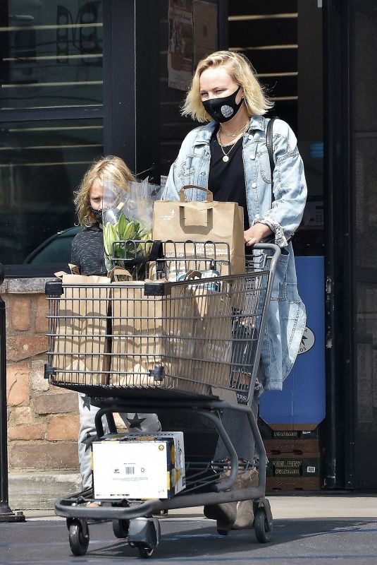 MALIN AKERMAN Shopping at Gelson