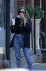 MARY-KATE and ASHLEY OLSEN Outside Office Building in New York 09/07/2021