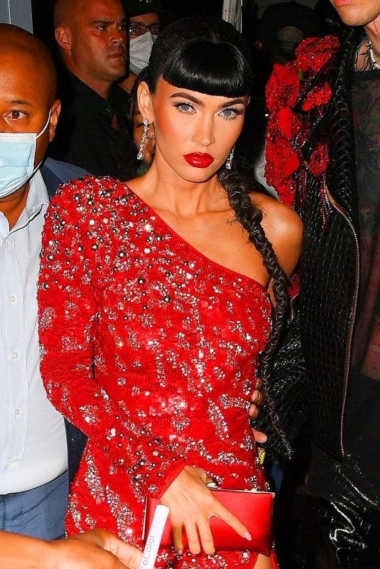 MEGAN FOX Arrives at Justin Bieber