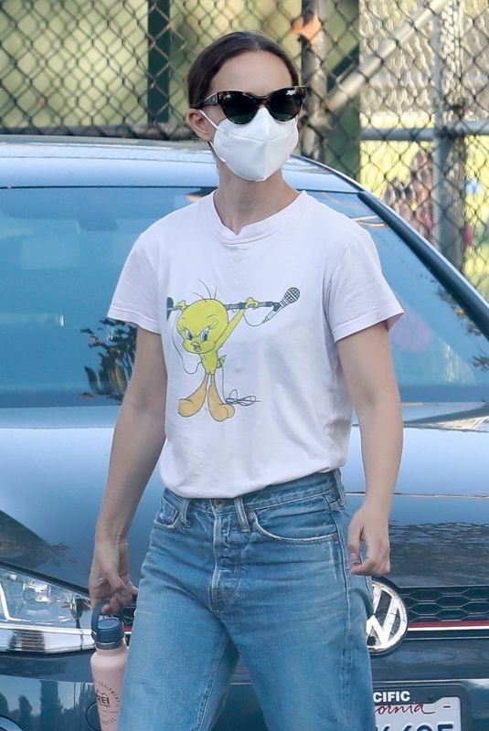 NATALIE PORTMAN Out in Los Feliz 09/17/2021