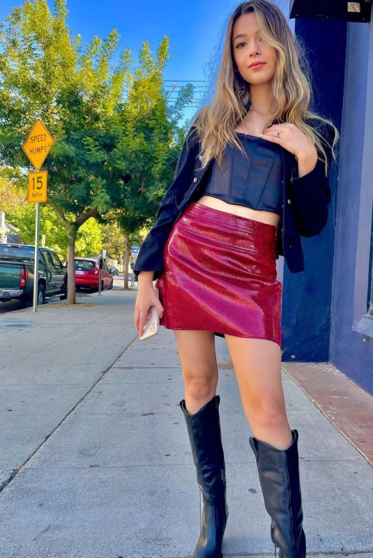 NIKKI HAHN - Instagram Photos 09/06/2021