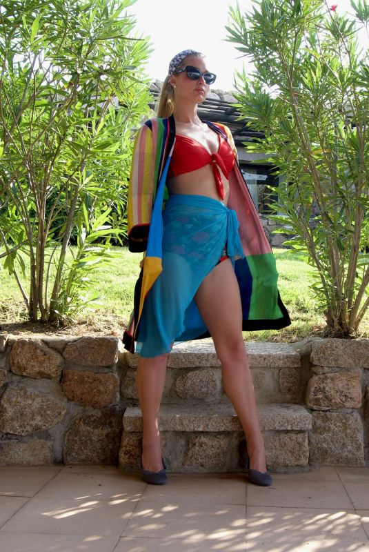 PARIS HILTON on Vacation in France 09/01/2021
