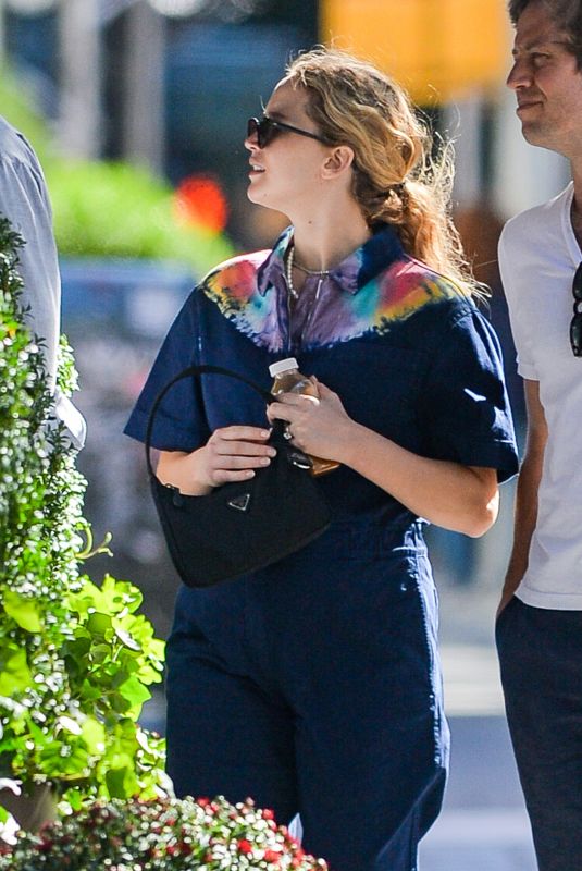PregnanT JENNIFER LAWRENCE and Cooke Maroney Out in New York 9/26/21