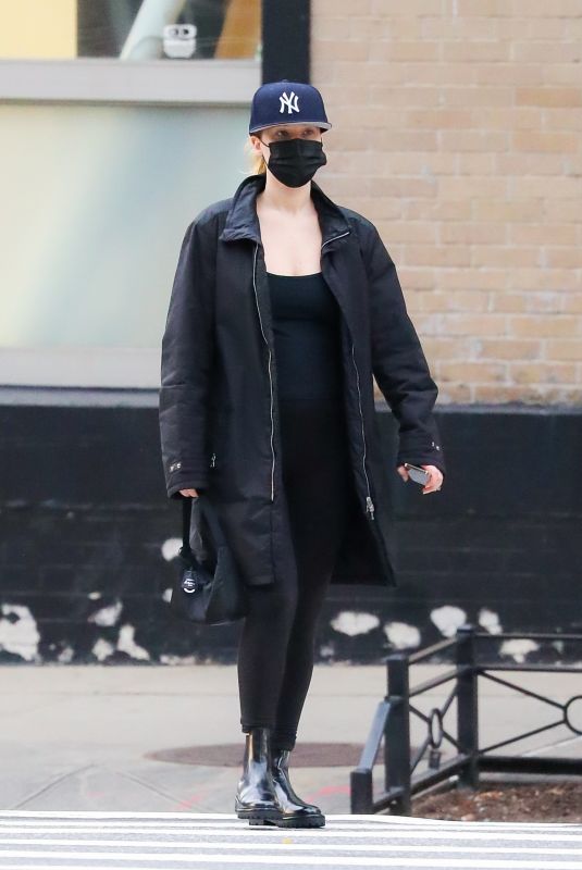 Pregnant JENNIFER LAWRENCE Out in New York 09/29/2021