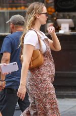 Pregnant JENNIFER LAWRNCE Out in New York 09/08/2021