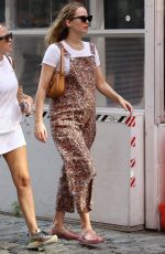 Pregnant JENNIFER LAWRNCE Out in New York 09/08/2021
