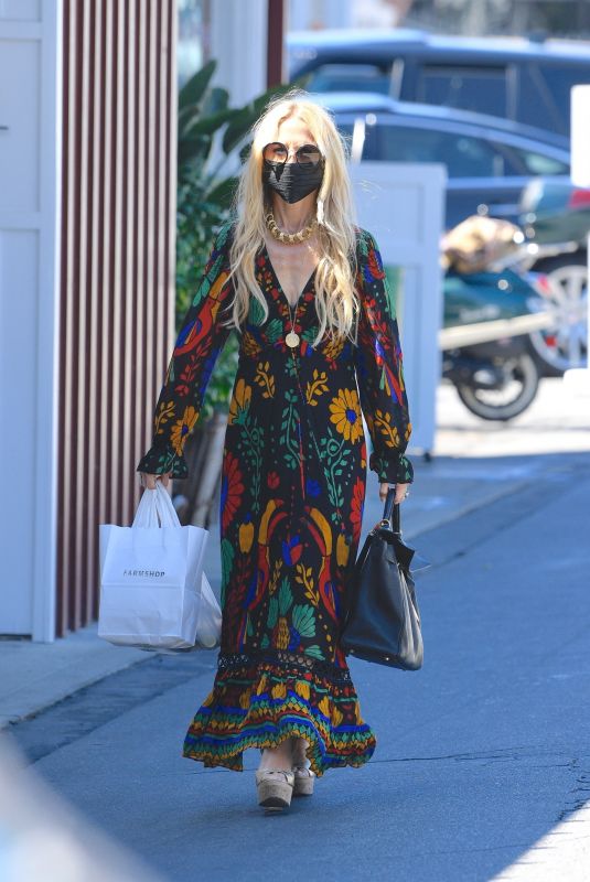RACHEL ZOE Out Shopping at Brentwood Country Mart 09/04/2021