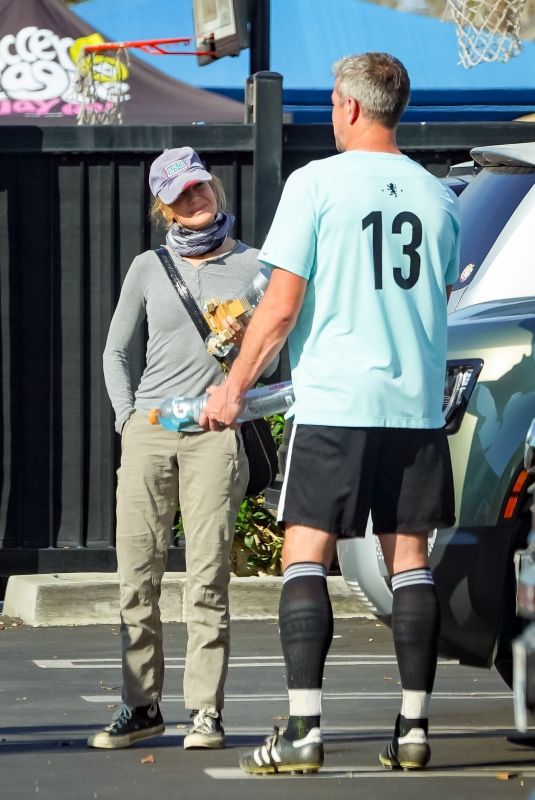 RENEE ZELLWEGER and Ant Ansted Out in Laguna Beach 08/30/2021