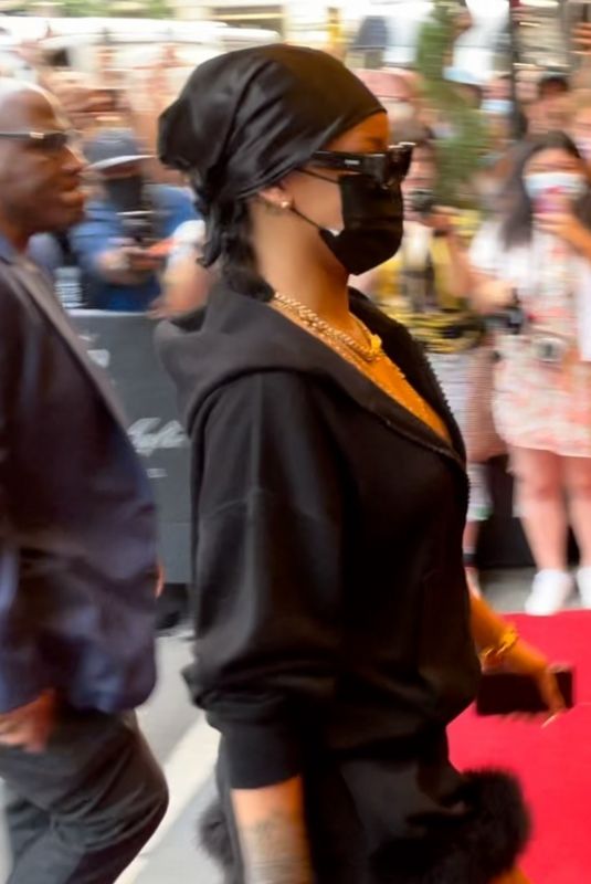 RIHANNA Arrives at Hotel Carlyle in New York 09/13/2021
