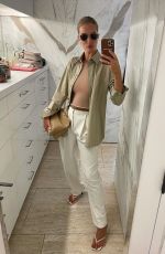 ROSIE HUNTIGNTON-WHITELEY - Instagram Photos 09/27/22021