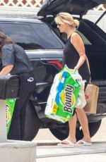 SANDRAQ LEE Unloads hHer Car After a Grocery Shopping in Malibu 08/31/2021