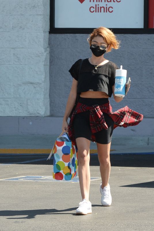 SARAH HYLAND Leaves CVS Pharmacy in Los Angeles 09/15/2021