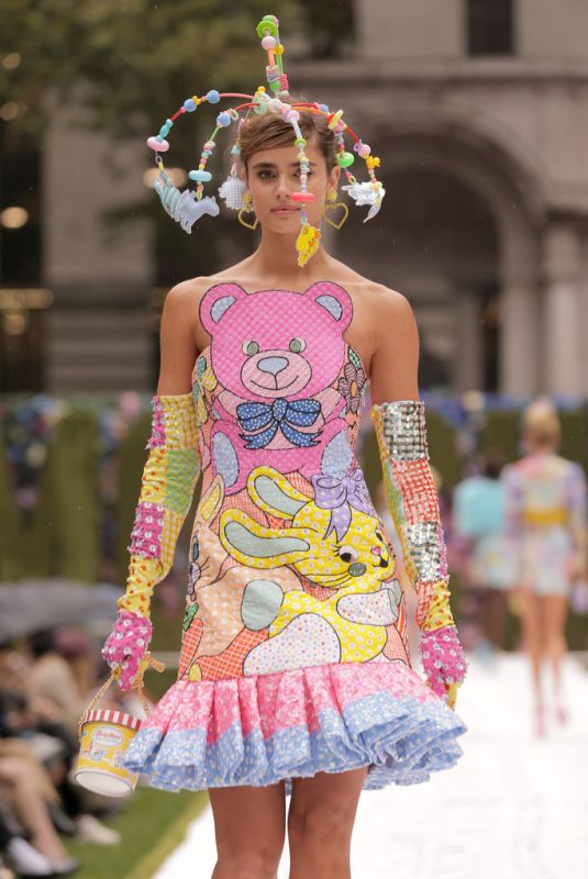 TAYLOR HILL at Moschino SS2022 Fashion Show in New York 09/09/2021