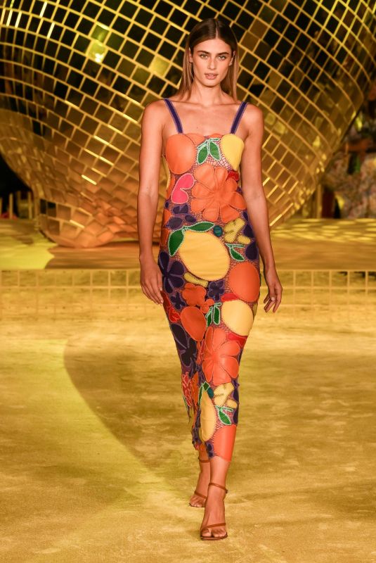 TAYLOR HILL at Staud Spring 2022 Ready to Wear Collection Runway Show in New York 09/12/2021