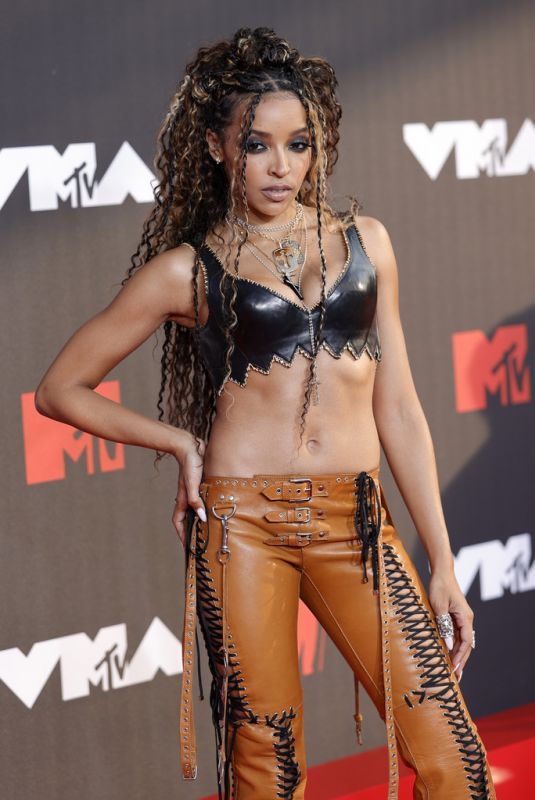 TINASHE at 2021 MTV Video Music Awards in Brooklyn 09/12/2021