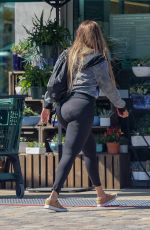 TYRA BANKS Shopping at Whole Foods in Malibu 09/15/2021