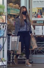 TYRA BANKS Shopping at Whole Foods in Malibu 09/15/2021