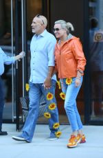YOLANDA HADID Leaves Gigi