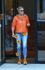 YOLANDA HADID Leaves Gigi