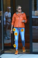 YOLANDA HADID Leaves Gigi