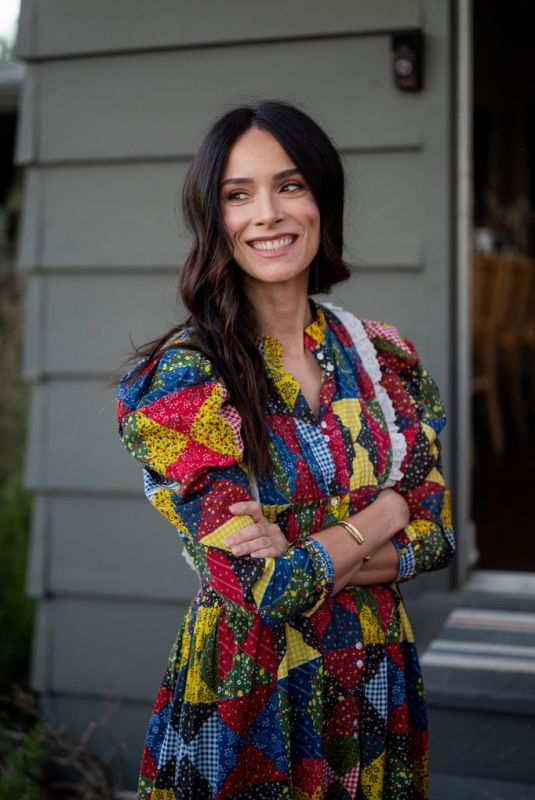 ABIGAIL SPENCER at TheRetaility.com Dinner Honoring Jordana Brewster 10/27/2021