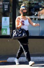ADDISON RAE at Earthbar in West Hollywood after a pilates class with a friend" (20.10.2021)