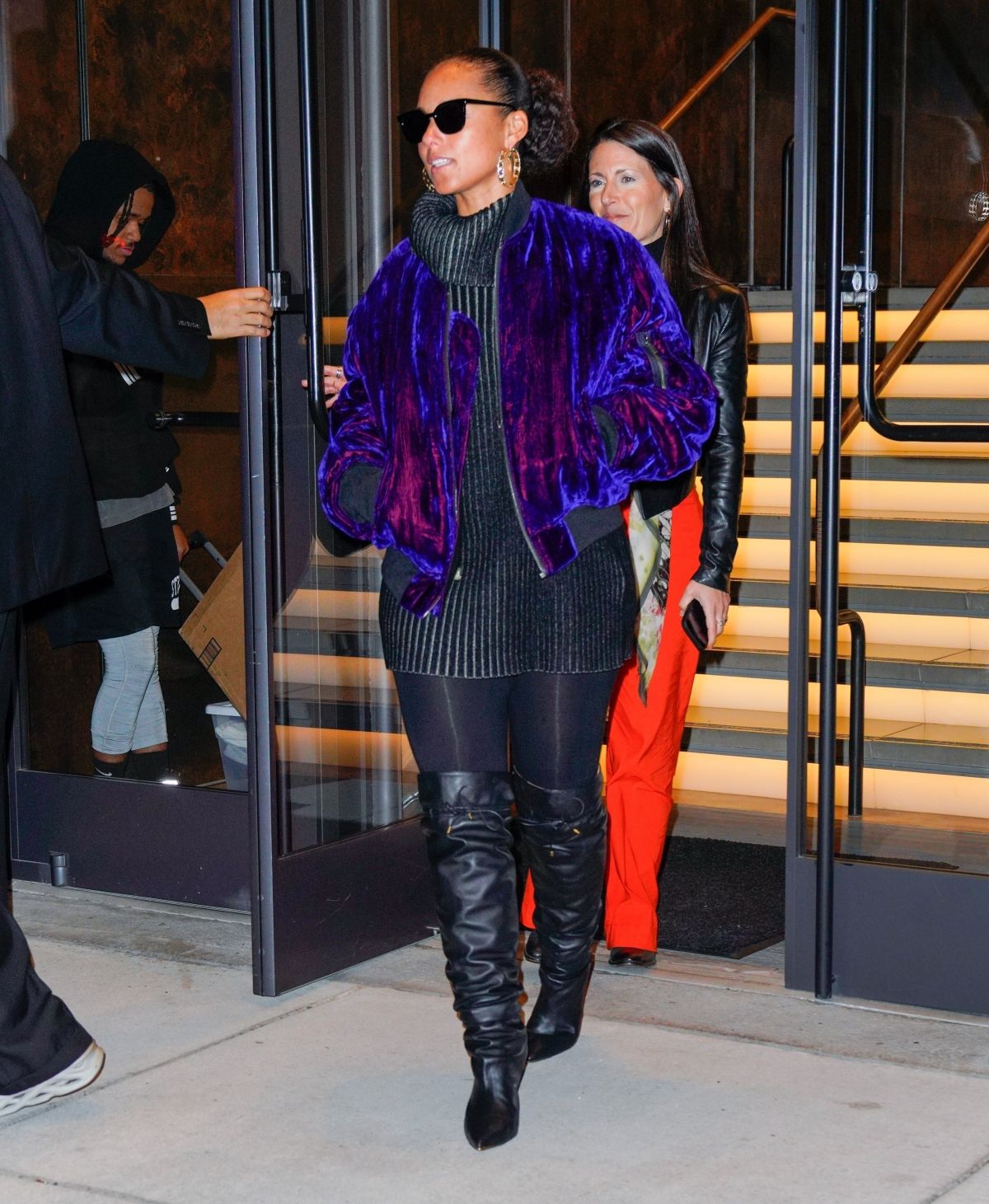 ALICIA KEYS Leaves an Office After Meeting with Jay-Z in New York 10/27 ...