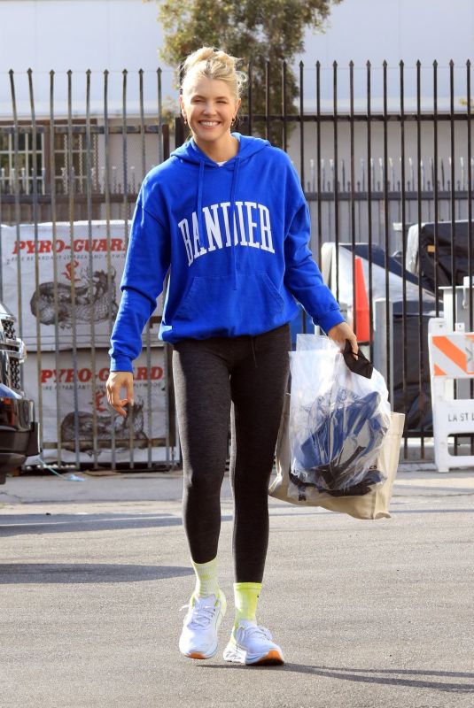 AMANDA KLOOTS Arrives at DWTS Practice in Los Angeles 10/23/2021
