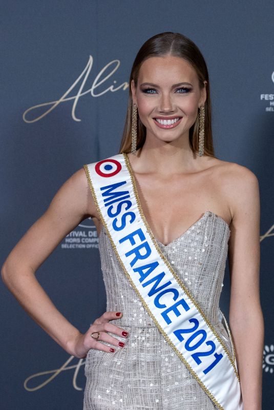 AMANDINE PETIT at Avant Premiere in Paris 10/25/2021