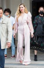 AMBER HEARD Leaves L