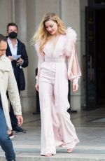 AMBER HEARD Leaves L