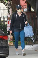 AMY ADAMS at Kreation Organic Juicery in Beverly Hills 10/11/2021