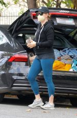 AMY ADAMS at Kreation Organic Juicery in Beverly Hills 10/11/2021