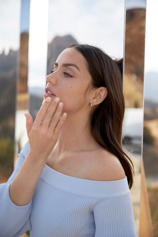 ANA DE ARMAS La Mer Cosmetic, 2021