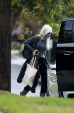 ANNA FARIS Leaves Her Home in Pacific Palisades 10/22/2021