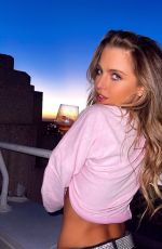 ANNE WINTERS - Instagram Photos 10/24/2021