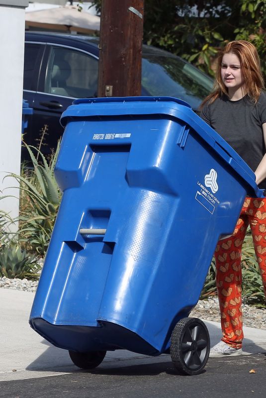 ARIEL WINTER Putting Out Recycled Trash Can in Los Angeles 10/05/2021