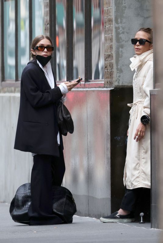 ASHLEY and MARY KATE OLSEN at Smoke Break Outside of Their Offices in New York 10/25/2021