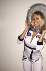 BEATRICE BOUCHARD - Halloween Costumes Retrospective Instagram Photos 10/26/2021